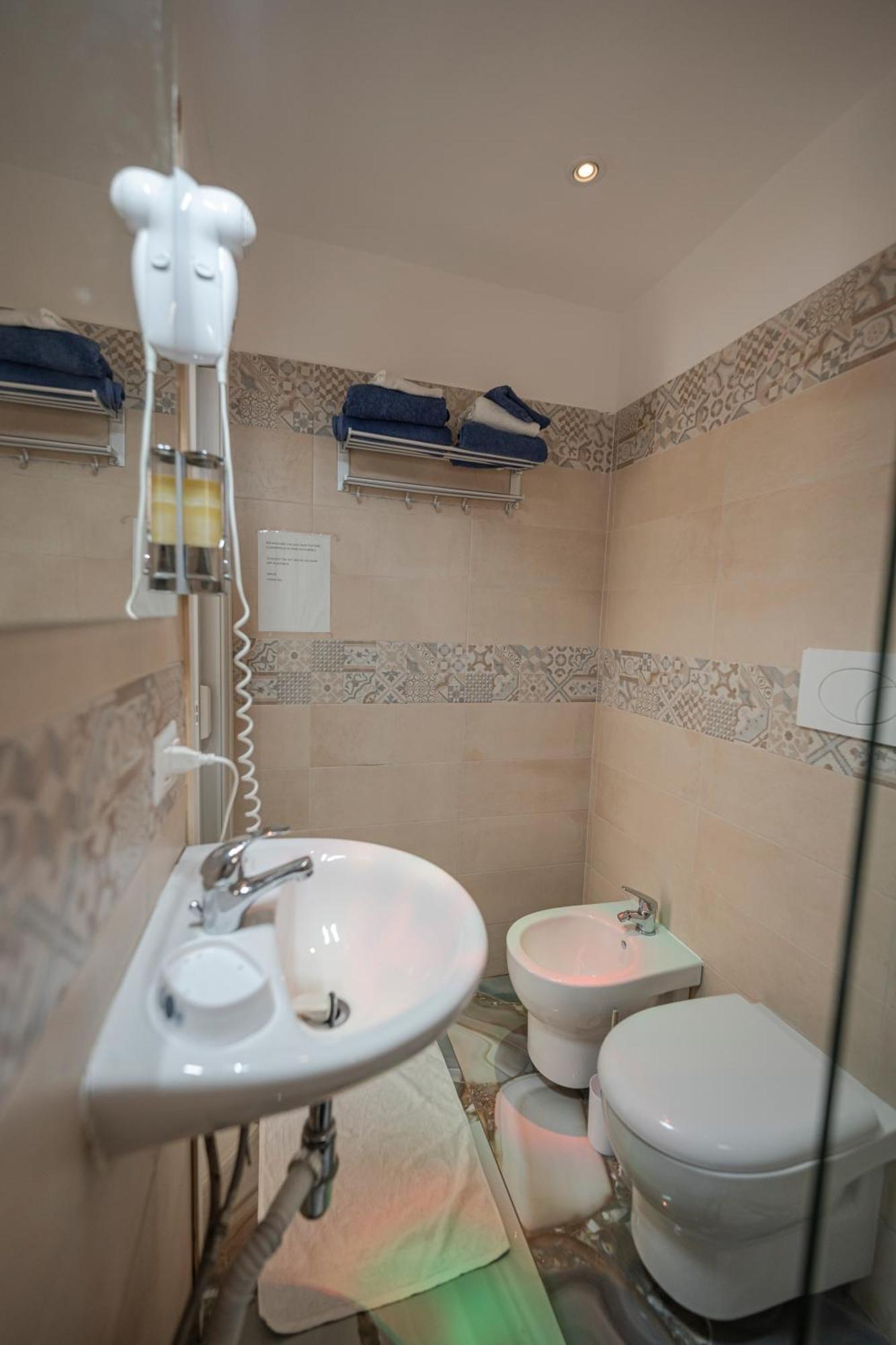 Il Faro 17 Bed & Breakfast Taranto Bagian luar foto