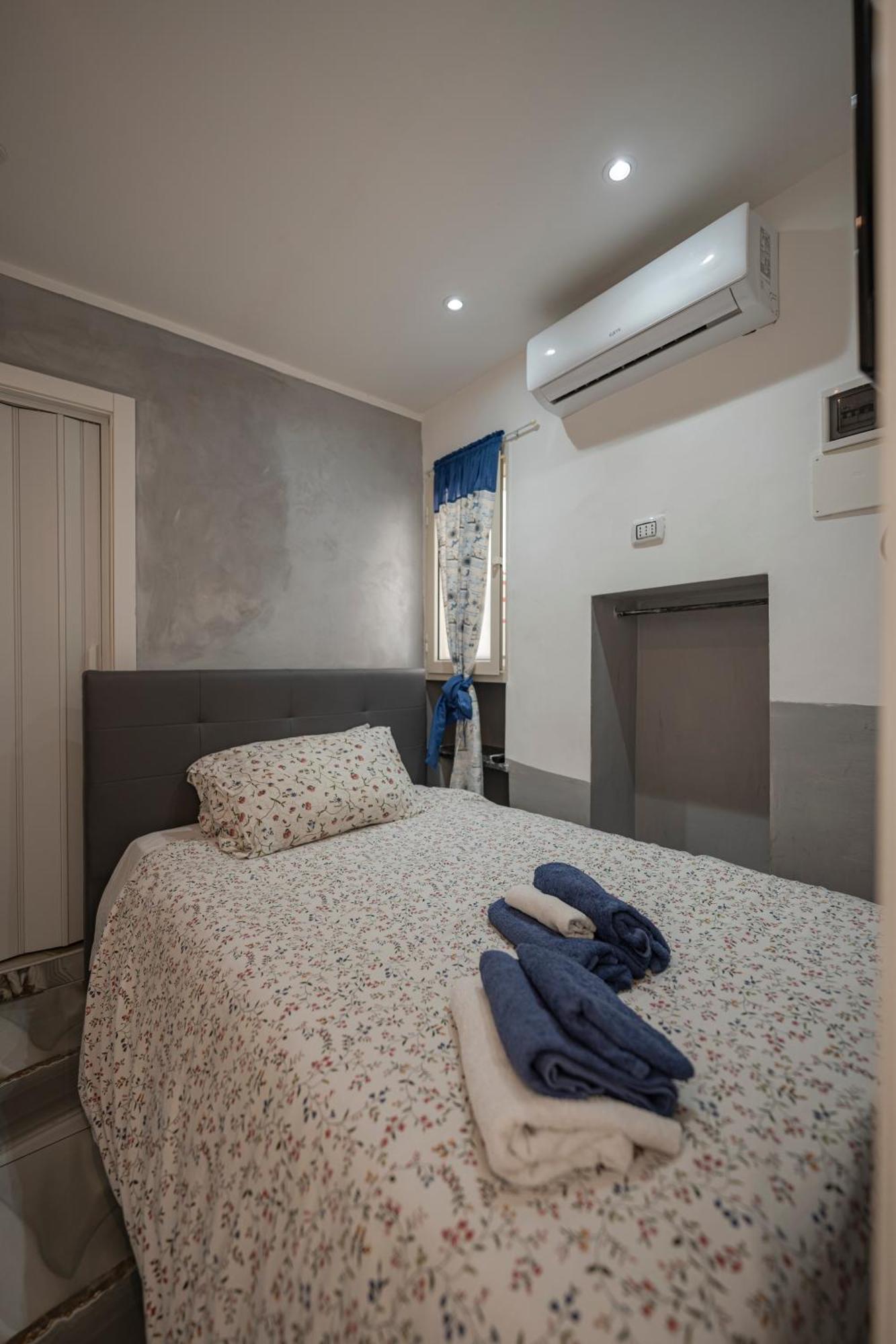 Il Faro 17 Bed & Breakfast Taranto Bagian luar foto