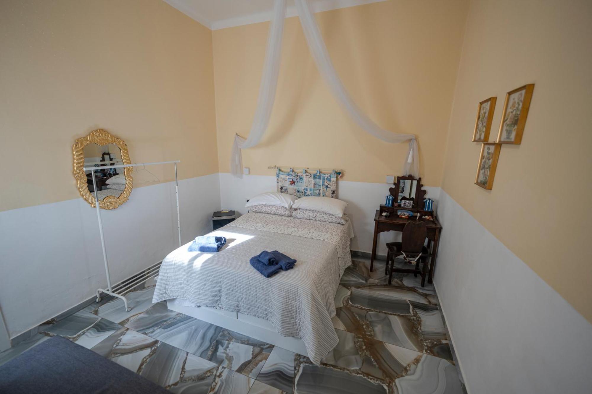 Il Faro 17 Bed & Breakfast Taranto Bagian luar foto