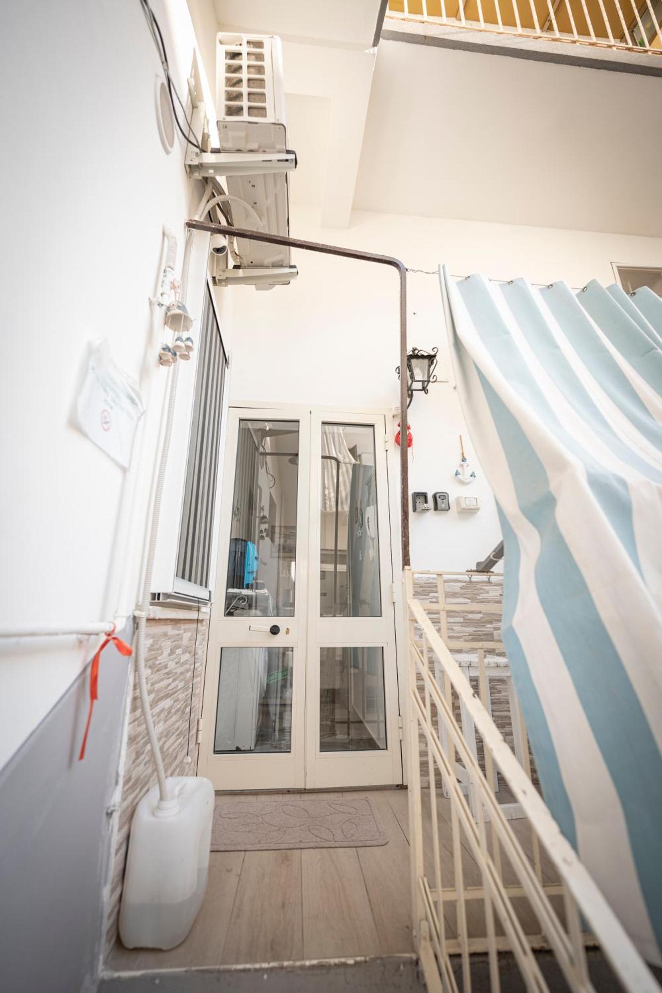 Il Faro 17 Bed & Breakfast Taranto Bagian luar foto